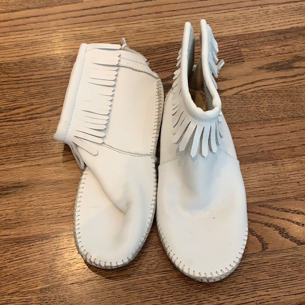White Mocassins 7.5 lightly worn